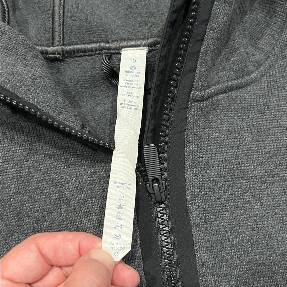 Lululemon It’s Fleecing Cold Pullover Hoodie in Heathered Black/Black Size 10